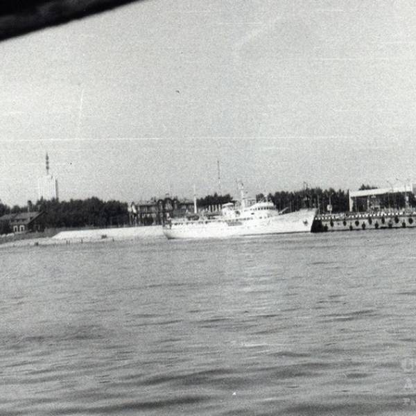 Вид с реки в районе площади Профсоюзов. 1989 г
