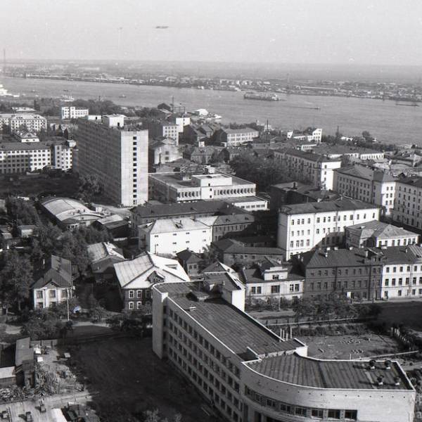 Вид со здания проектных организаций на ул. К. Либкнехта. Август 1976 года
