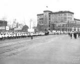 Школьницы на демонстрации 1 мая 1951 года.