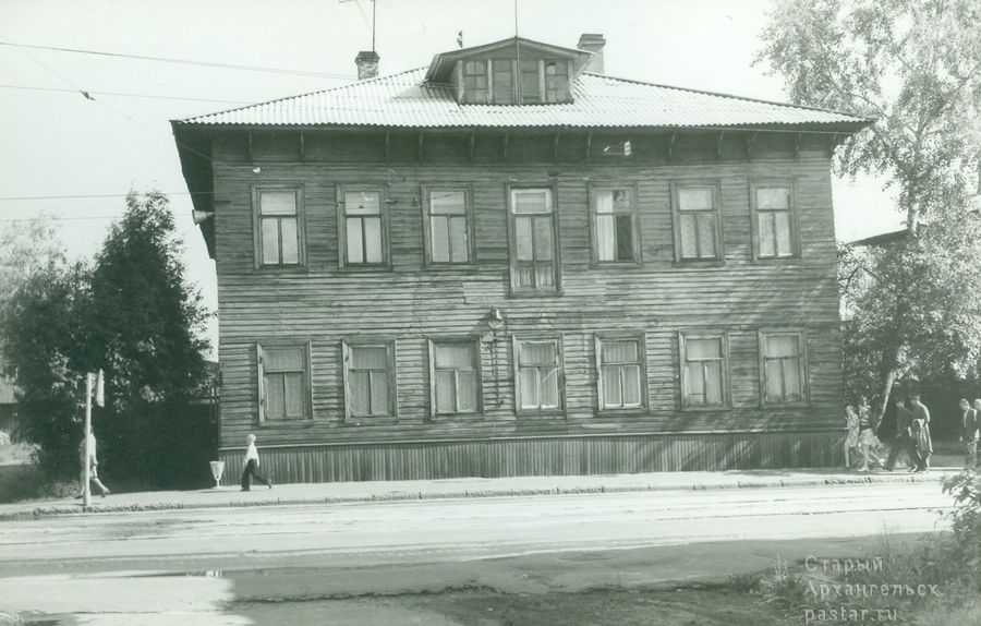 Дом №8 по пр. П. Виноградова. Снимки сделаны предположительно в 1981-83 годах.