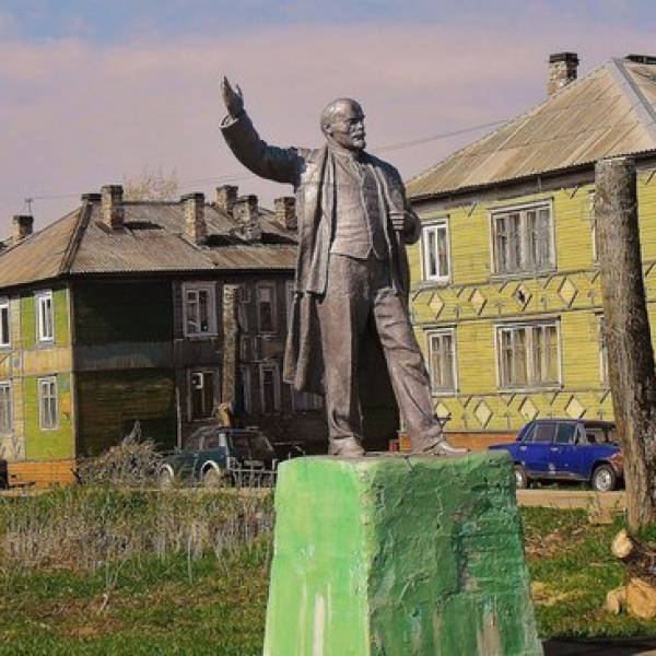 Памятник Ленину у пригородки