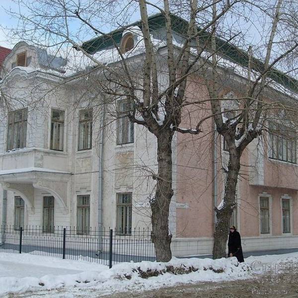 Памятник архитектуры. Дом купца И. С. Ульянского