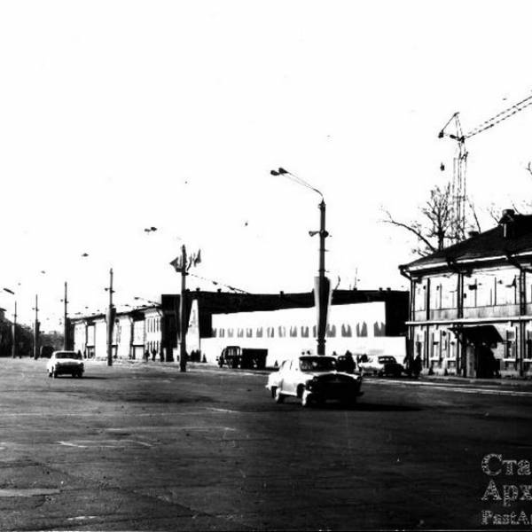 Набережная между улицами Выучейского и Правды в 1970-х гг.