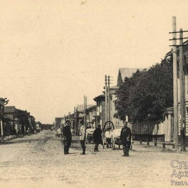Четная сторона Троицкого проспекта со стороны ул. Шенкурской в начале 1900-х гг.
