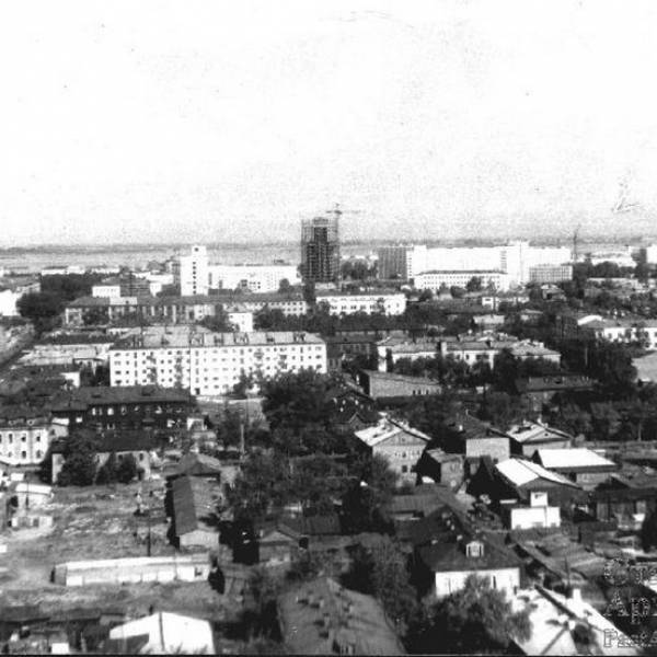 Четная сторона пр. П.Виноградова между улицами Правды и Поморская в 1970-е гг. Вид со здания СМП
