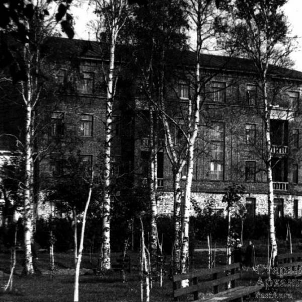 пр. П.Виноградова,64. Первоначальный вид здания в 1950-х гг
