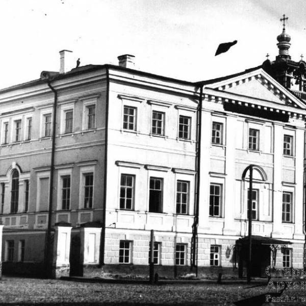 пр. Троицкий (П.Виноградова,84). Здание Ломоносовской гимназии. Фото Покотило, 1902 г.