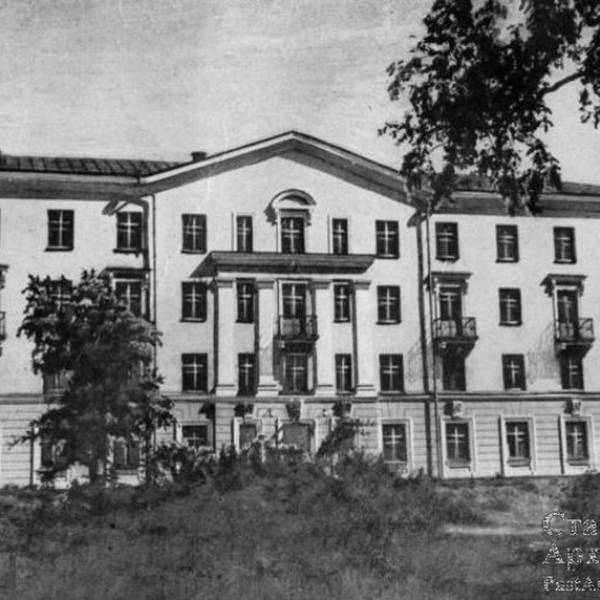 Общежитие педагогического института. (Построено в 1956 г.)