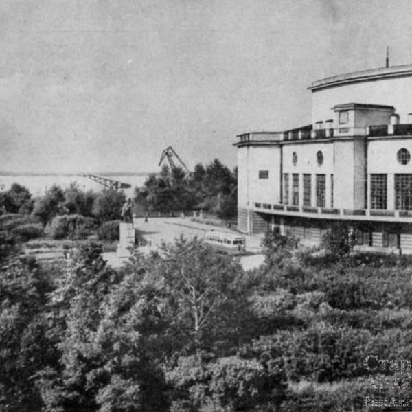 Областной драматический театр. (Построен в 1931 г.)