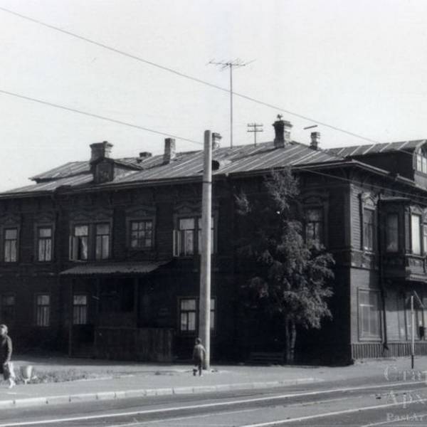 Дом на Павлина Виноградова между ул. Серафимовича и Володарского 1980 г