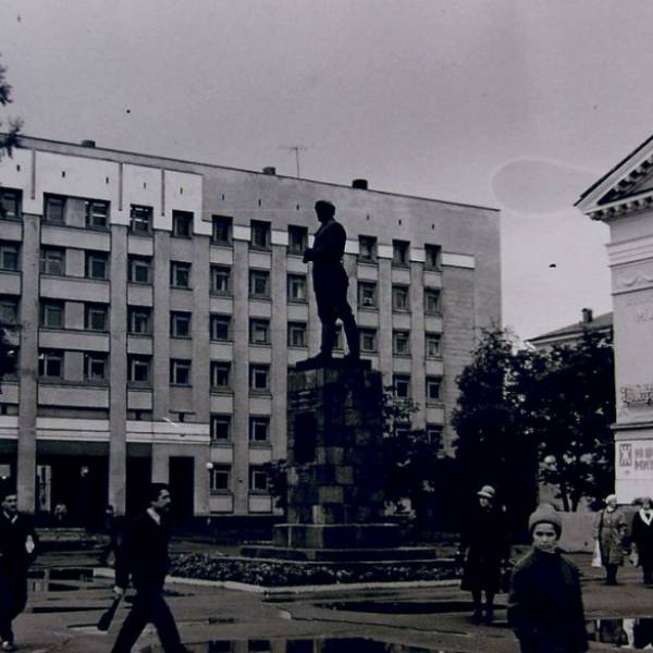 Памятник Павлину Виноградову
