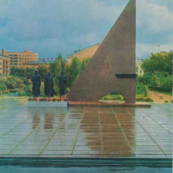 Памятник славы воинам-северянам, павшим в боях за Родину в годы ВОВ.