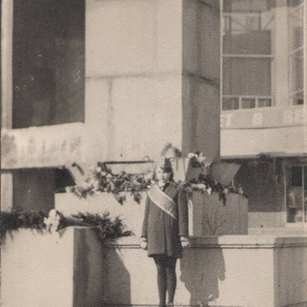 У памятника Ленину. 1971 год