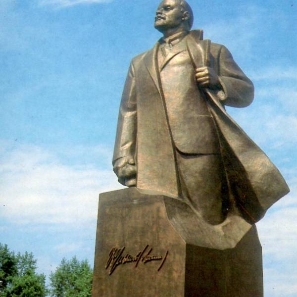 Памятник В.И. Ленину на площади им.Ленина, 1989г.