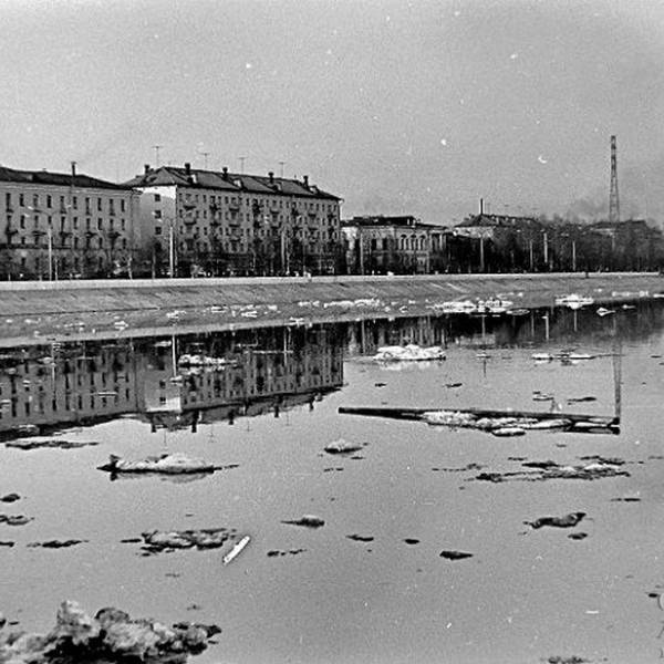 Набережная в районе ул. Урицкого. 1975 год