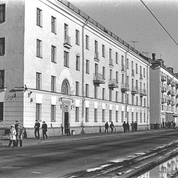 Общежитие ЛМФ 1974 г. Весна