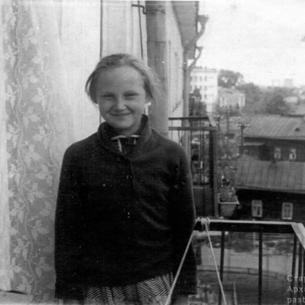 Вид в сторону Суворова с балкона 5 этажа магазина 'Волна'. 1965 год