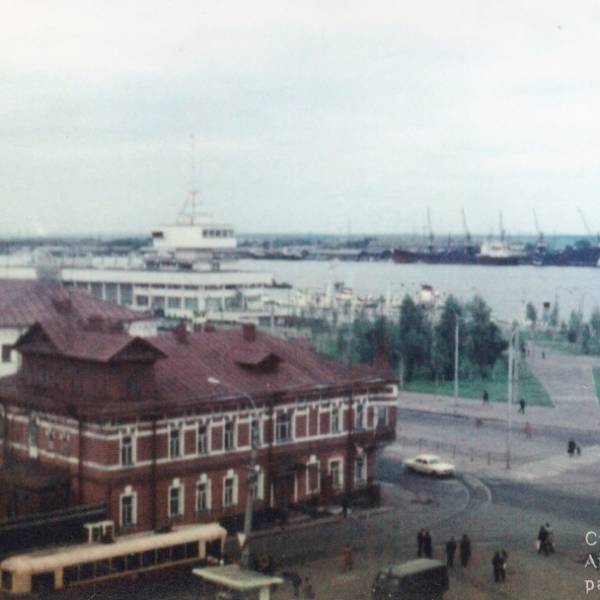 Вид на бывший особняк Беляевского из здания СМП. 1983 год