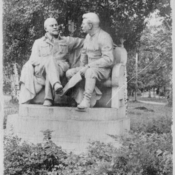 Ленин и Сталин. Скульптура. 1956 год