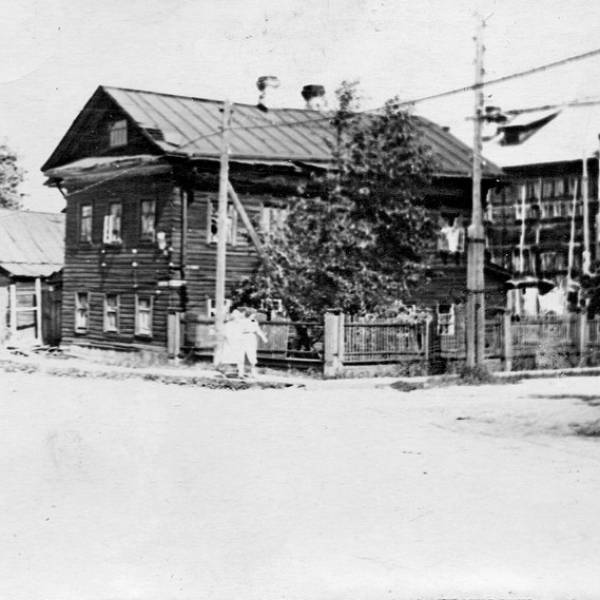 Дом на углу Маяковского-наб. Г. Седова. 1955 год
