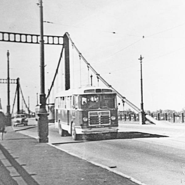 Кузнечевский мост. Автобус едет из Соломбалы. 1962 год