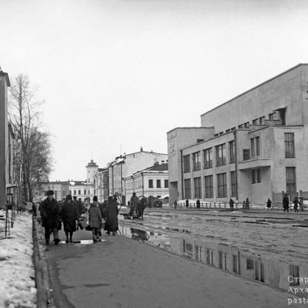 Здание Государственного банка на пр. П. Виноградова. 1936 год