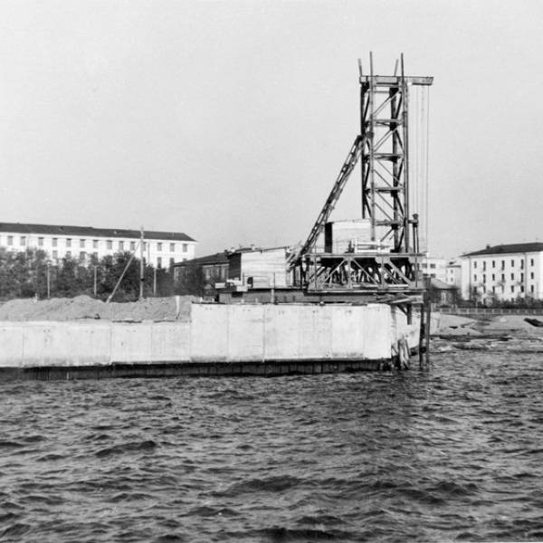 Строительство набережной речных причалов объединенного морского и речного вокзала