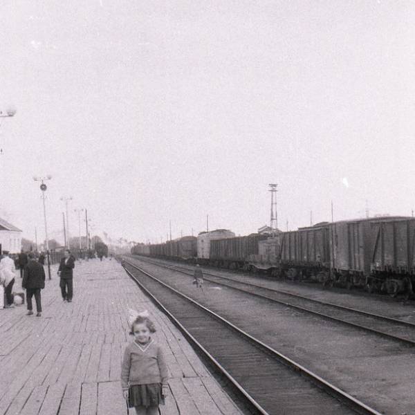 На перроне старого железнодорожного вокзала. 1964 год