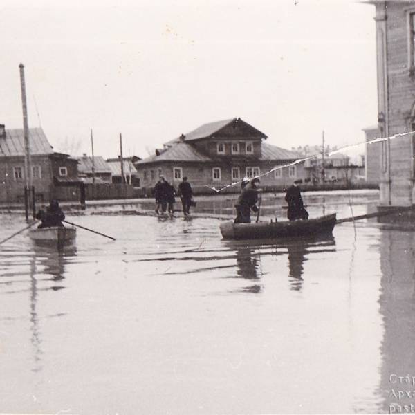 Наводнение в Соломбале. Перекресток Красных партизан и Советской. 1950-е