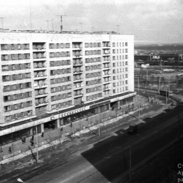 Вид из окна дома Энгельса, 116. 1985-87 гг.