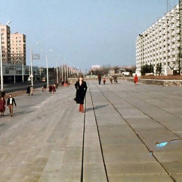 Улица Энгельса в районе проспекта Чумбарова Лучинского. 1982 год