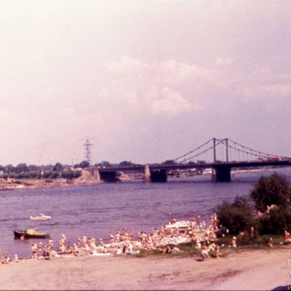 Вид на Кузнечевский мост. 1981-1982 гг.
