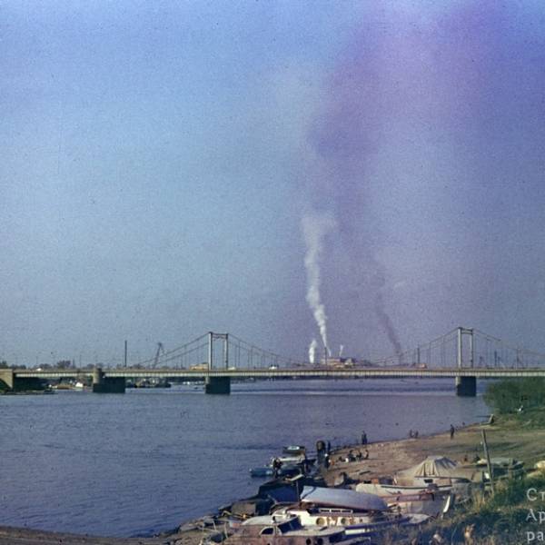 Спуск катеров на воду в районе ул. Комсомольской. 1986 год