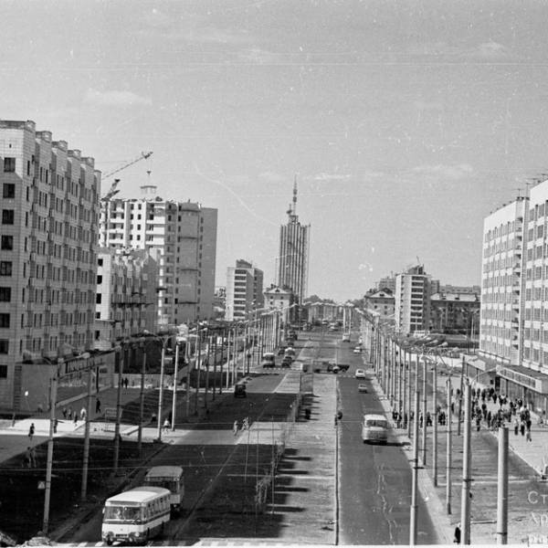 Улица Энгельса с железнодорожного вокзала. Июнь 1977 года