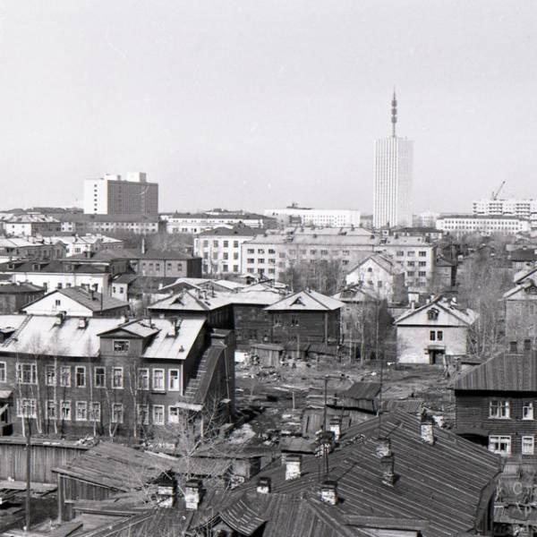Вид со здания Ломоносова, 81 в сторону ул. Серафимовича