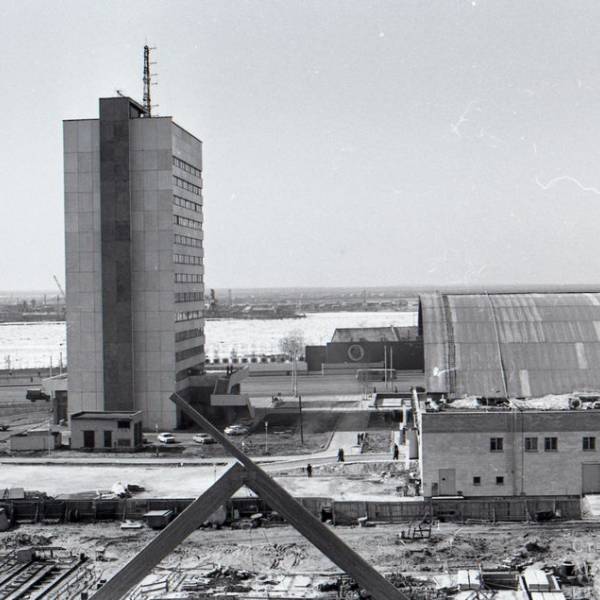 Вид со здания Ломоносова, 81 в сторону реки