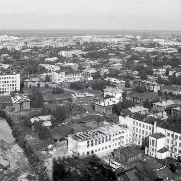 Вид со здания проектных организаций на перекресток Ломоносова-К. Либкнехта. Август 1976 года