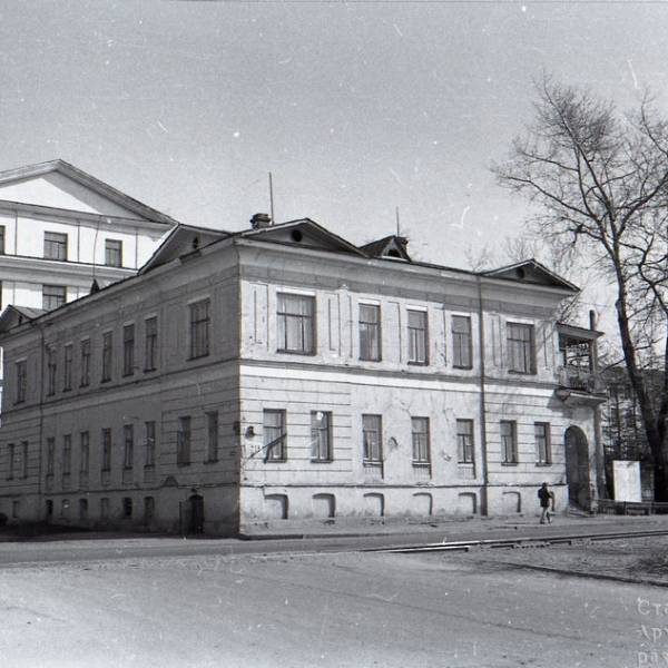 Перекресток Набережной и Северодвинской. Бывший дом Христофора Манакова. Май 1977 года.
