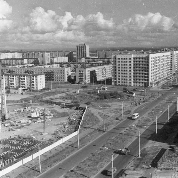 Вид на Привокзальный микрорайон с дома Энгельса, 108 в сторону ул. Тимме. Сентябрь 1977 года