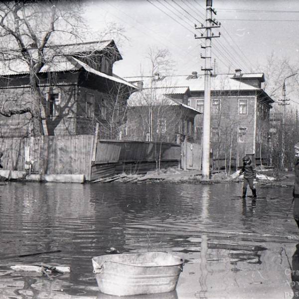 Весна на ул. Володарского. Май 1984 года