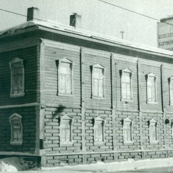 Дом №2 по пр. П. Виноградова с разных ракурсов. Снимки сделаны ориентировочно в 1981-83 годах.