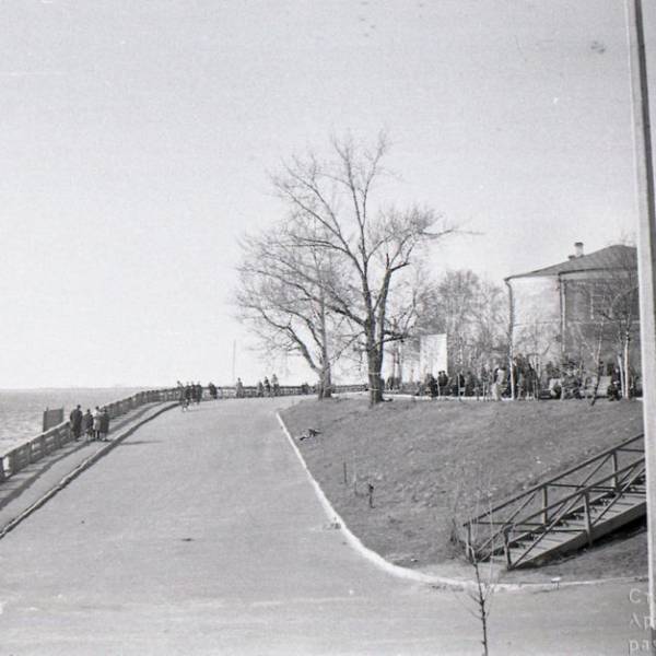 Спуск к набережной в районе ул. Энгельса. 1960-е годы