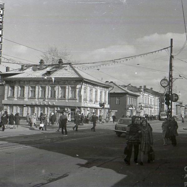 Перекресток П.Виноградова и Поморской. Май 1975 года