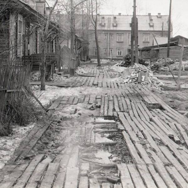 Во дворах домов на Ленинградском проспекте. 1980-1981 г.г.