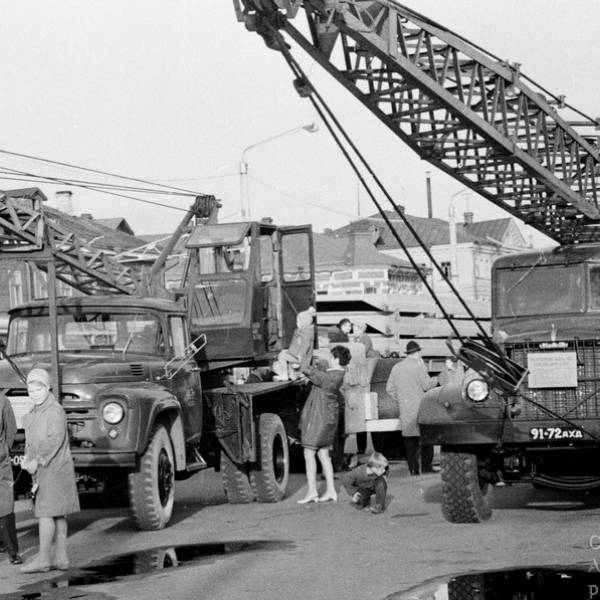 Выставка строительной техники на площади Профсоюзов. 1968 год